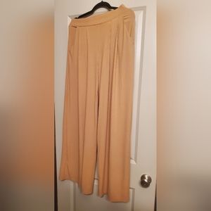 Boutique Wide legged casual pant